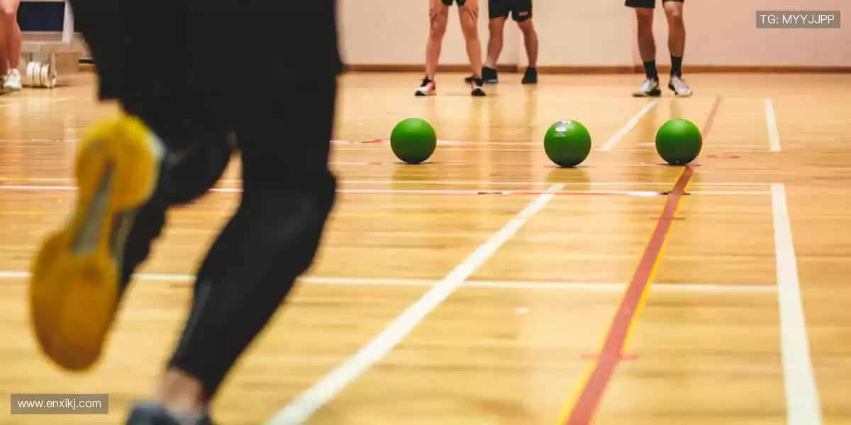 「球星同款、限量周边，做朋友圈最靓的体育潮人！👕点击抢购，手慢无！」